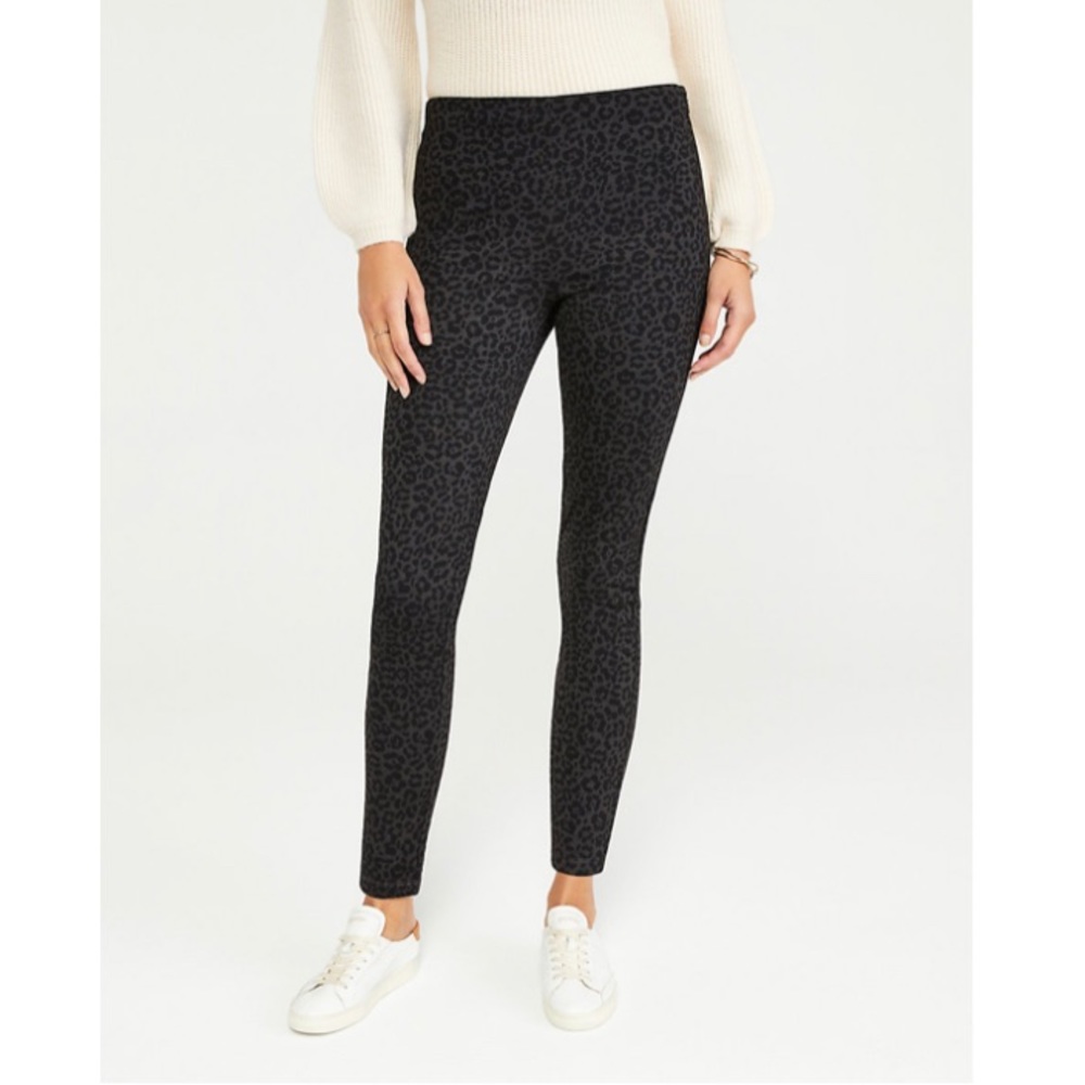 Ann Taylor - Animal Print Seamed Legging - size 6